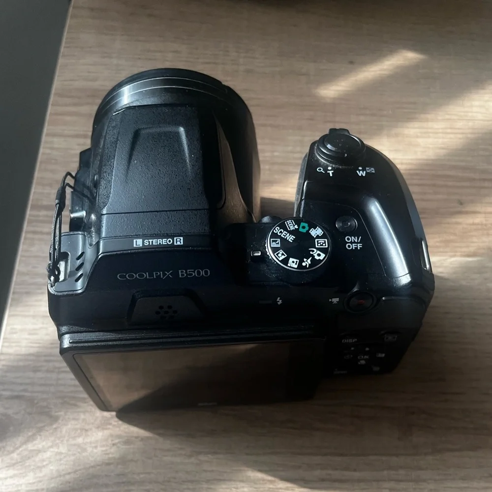 Nikon black 16mp
